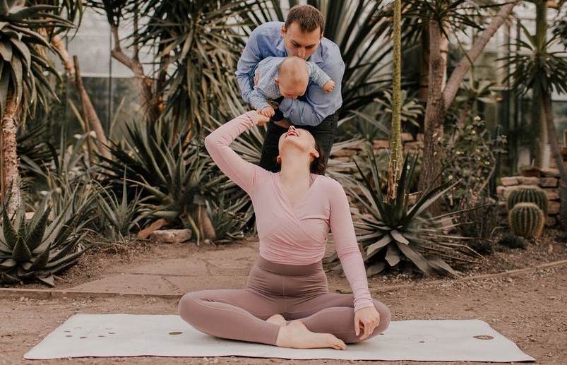 Czas dla siebie… czyli jak ćwiczyć jogę z dzieckiem